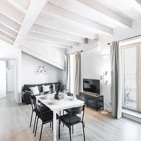 Easylife - Gioiello Con Ampio Balcone Panoramico In Porta Ticinese Milaan